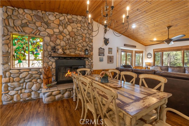 Detail Gallery Image 10 of 23 For 39789 Forest Rd, Big Bear Lake,  CA 92315 - 3 Beds | 2 Baths