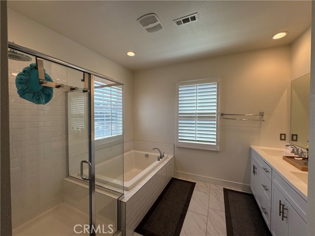 526 W Tribella Court, Santa Ana CA: https://media.crmls.org/medias/772f1ade-6577-4f92-ba04-e562bcabe1af.jpg