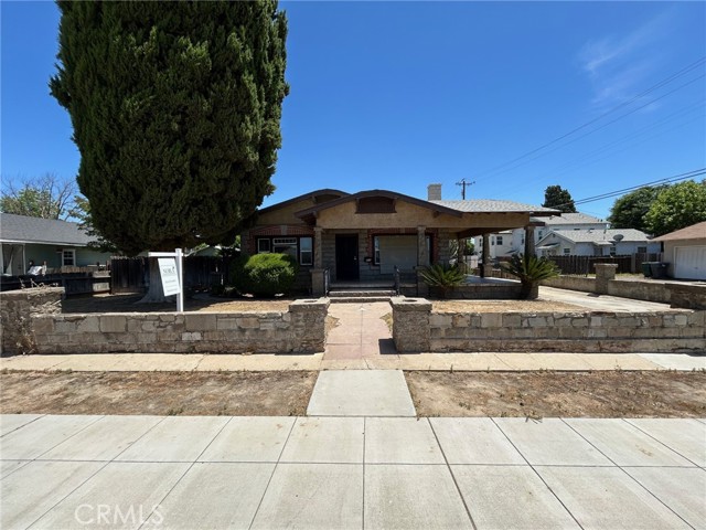 Detail Gallery Image 1 of 51 For 405 N a St, Madera,  CA 93638 - 4 Beds | 1 Baths