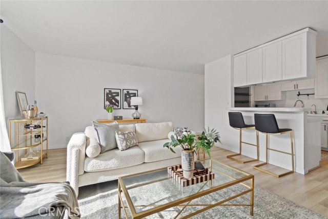 Detail Gallery Image 4 of 18 For 2411 Prospect #214,  Hermosa Beach,  CA 90254 - 2 Beds | 2 Baths