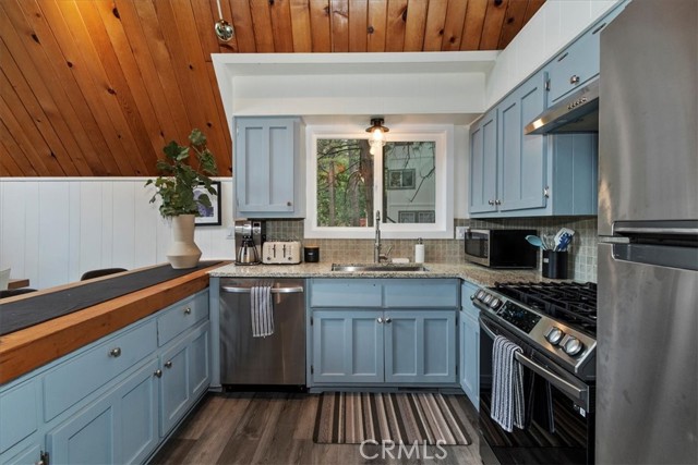 Detail Gallery Image 21 of 71 For 155 Birchwood, Lake Arrowhead,  CA 92352 - 3 Beds | 2 Baths