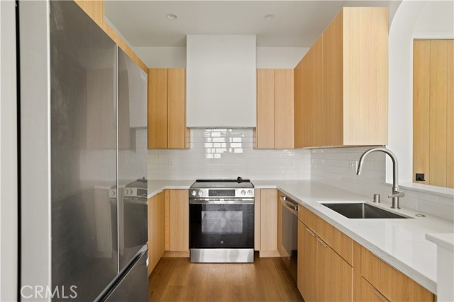 Detail Gallery Image 10 of 39 For 2671 1/2 Benedict, Los Angeles,  CA 90039 - 3 Beds | 3 Baths