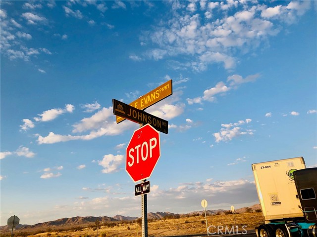 47230212 S of Johnson Road, Apple Valley CA: https://media.crmls.org/medias/773665ca-ef61-4fd2-aa68-d61d8ea023fe.jpg