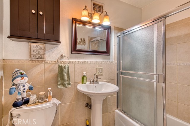 Detail Gallery Image 16 of 25 For 12226 Gneiss Ave, Downey,  CA 90242 - 3 Beds | 2 Baths