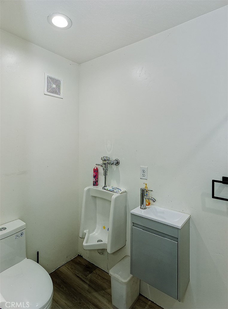 https://media.crmls.org/medias/77387b63-ca09-489f-bd8d-f9732a679737.jpg?preset=X-Large