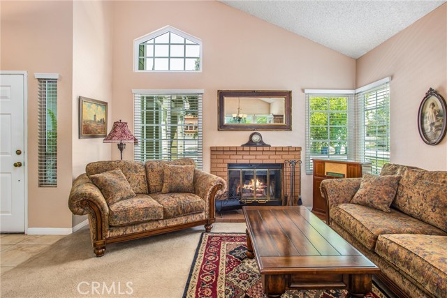 100 Waters Court, Redlands CA: https://media.crmls.org/medias/7739326c-ee3b-4699-8b7d-ec9ba8576353.jpg