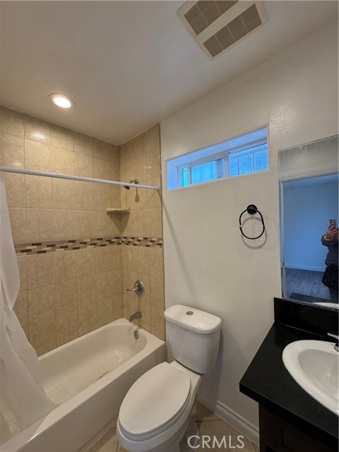 Detail Gallery Image 8 of 9 For 7112 S Denker, Los Angeles,  CA 90047 - 4 Beds | 2 Baths