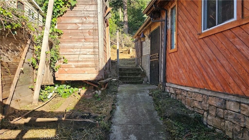 https://media.crmls.org/medias/77396a19-6db2-4e38-b5da-6a964289a5f9.jpg?preset=X-Large
