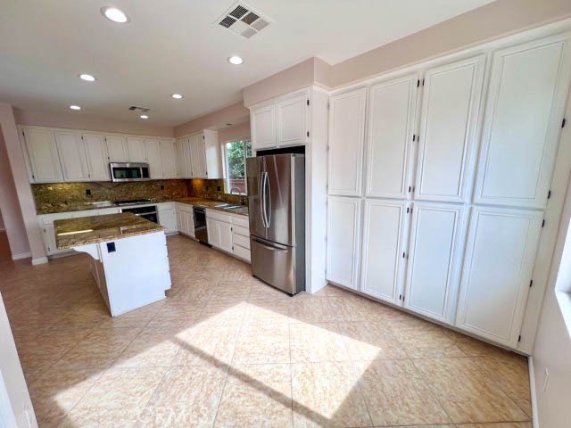 Detail Gallery Image 11 of 49 For 31651 Mccartney Dr, Winchester,  CA 92596 - 3 Beds | 2/1 Baths