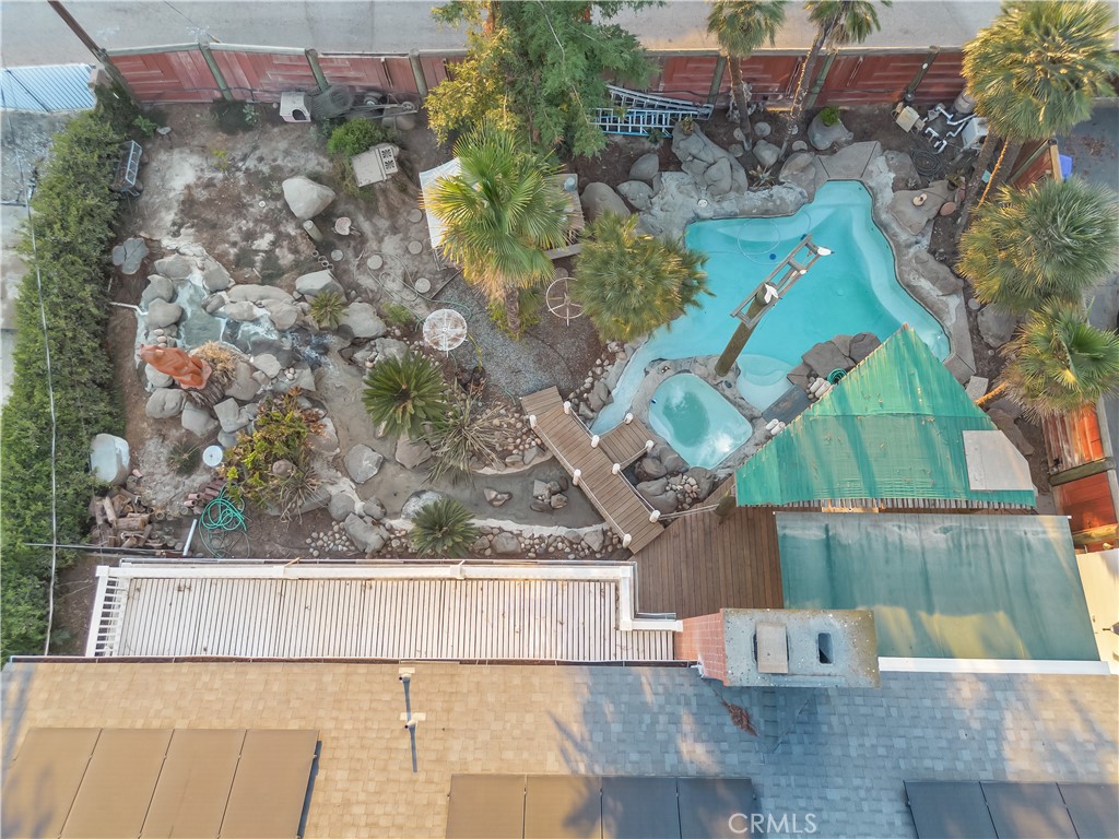 https://media.crmls.org/medias/7739d6f9-20c3-43b3-8016-d07860a13a15.jpg?preset=X-Large