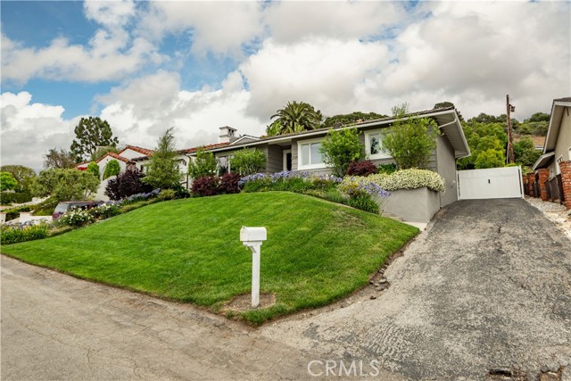 2124 Via Rivera, Palos Verdes Estates CA: https://media.crmls.org/medias/7739e3c0-1412-4c12-94d4-8c684cbd6bb9.jpg