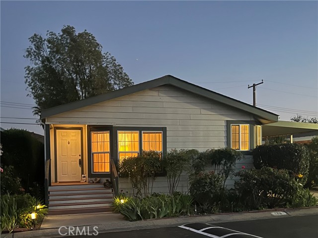 1400 W 13th Street, Upland CA: https://media.crmls.org/medias/773a8a4a-90da-4d36-a28c-76ad45bcc75d.jpg
