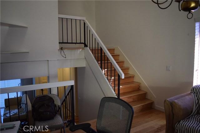 Open floor plan. Good flow from living room to dining/kitchen/bedroom level.