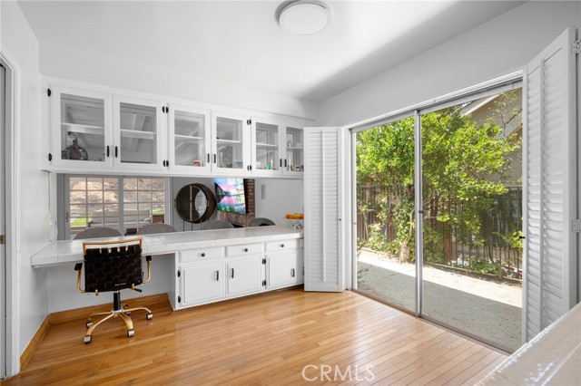 4035 Ellenita Avenue, Tarzana CA: https://media.crmls.org/medias/773bc441-a40c-4170-ae93-fe5dd571863a.jpg
