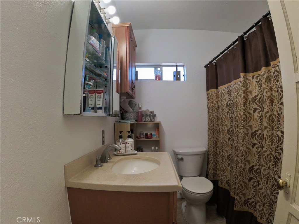https://media.crmls.org/medias/773c06a4-ea15-4840-af0f-d3e2f90738f3.jpg?preset=X-Large