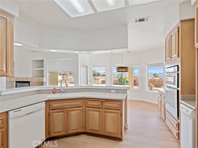 Detail Gallery Image 12 of 46 For 18551 Olalee Way, Apple Valley,  CA 92307 - 4 Beds | 3 Baths