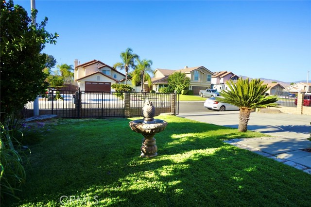 Detail Gallery Image 4 of 37 For 2815 Amber Dr, Hemet,  CA 92545 - 4 Beds | 3 Baths