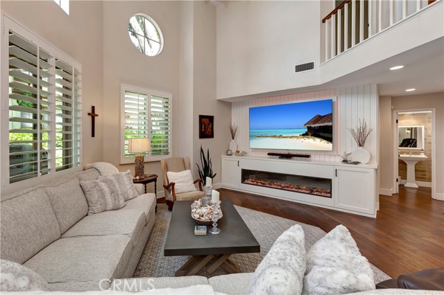 Detail Gallery Image 1 of 29 For 515 Bay Hill Dr, Newport Beach,  CA 92660 - 3 Beds | 2/1 Baths