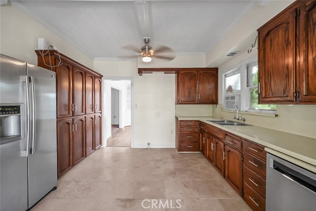 Detail Gallery Image 7 of 30 For 155 N 7th Ave, Chowchilla,  CA 93610 - 4 Beds | 2/1 Baths