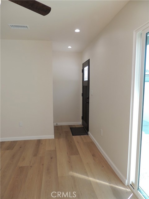 Detail Gallery Image 4 of 27 For 27871 1/2 Galeton, Canyon Country,  CA 91387 - 2 Beds | 2 Baths