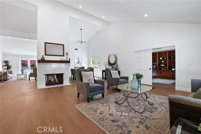 Detail Gallery Image 3 of 25 For 4424 Deanwood Dr, Woodland Hills,  CA 91364 - 5 Beds | 5/1 Baths