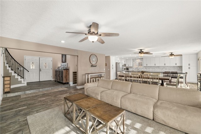 Detail Gallery Image 10 of 55 For 13520 Sea Gull Dr, Victorville,  CA 92395 - 3 Beds | 2/1 Baths