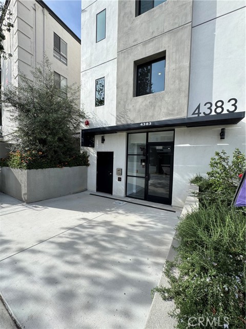 Detail Gallery Image 4 of 34 For 4383 N Sepulveda Blvd, Sherman Oaks,  CA 91403 - 2 Beds | 2 Baths