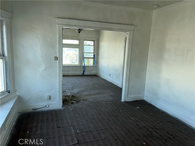146 E 45th Street, Los Angeles CA: https://media.crmls.org/medias/7740a059-3100-4203-a38d-1f111ad0b9d6.jpg
