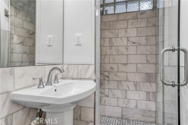102 Bonito Avenue, Long Beach CA: https://media.crmls.org/medias/7740a8e3-db46-43c1-a8be-4e0667fbec94.jpg