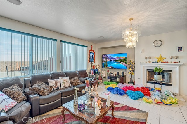 Detail Gallery Image 6 of 45 For 11036 Windcrest Ct, Adelanto,  CA 92301 - 4 Beds | 2/1 Baths