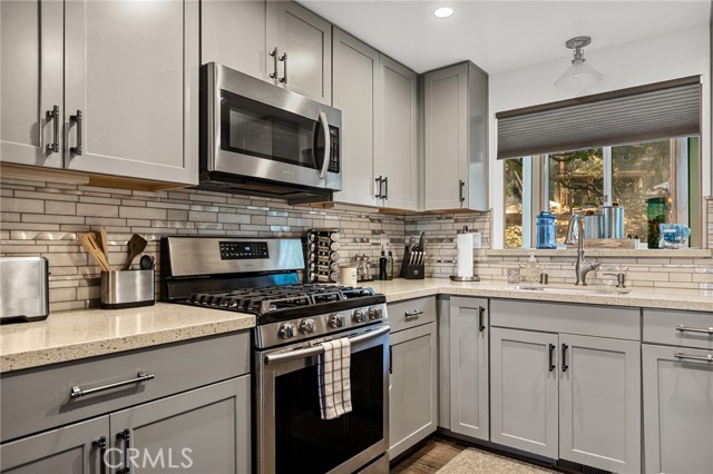 33003 Juniper Lane, Green Valley Lake CA: https://media.crmls.org/medias/77429958-a723-4a37-bacd-921e36334810.jpg