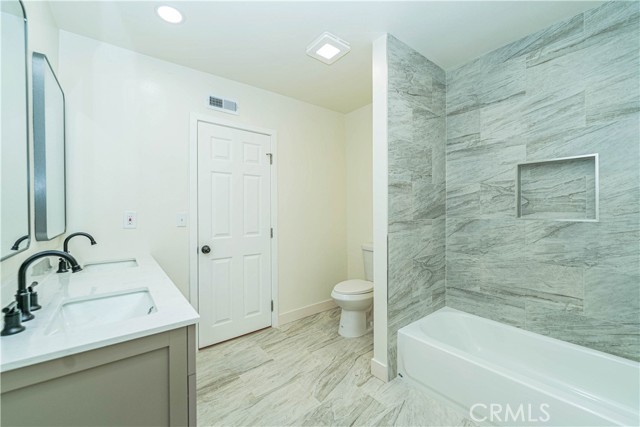 Detail Gallery Image 8 of 31 For 3510 Slayton St, Hawthorne,  CA 90250 - 5 Beds | 5 Baths
