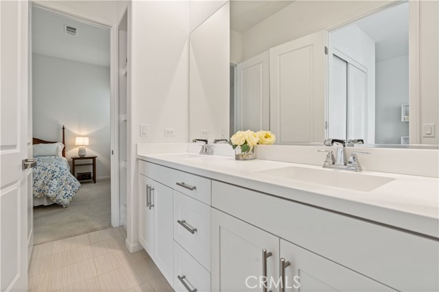 Detail Gallery Image 27 of 72 For 18696 Cedar Crest Dr, Canyon Country,  CA 91387 - 3 Beds | 2/1 Baths