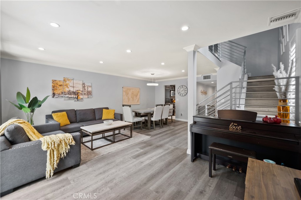 8335 Grenoble Street 30, Sunland, CA 91040