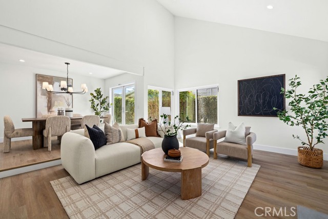 Detail Gallery Image 3 of 43 For 937 Carnation, Costa Mesa,  CA 92626 - 5 Beds | 3 Baths