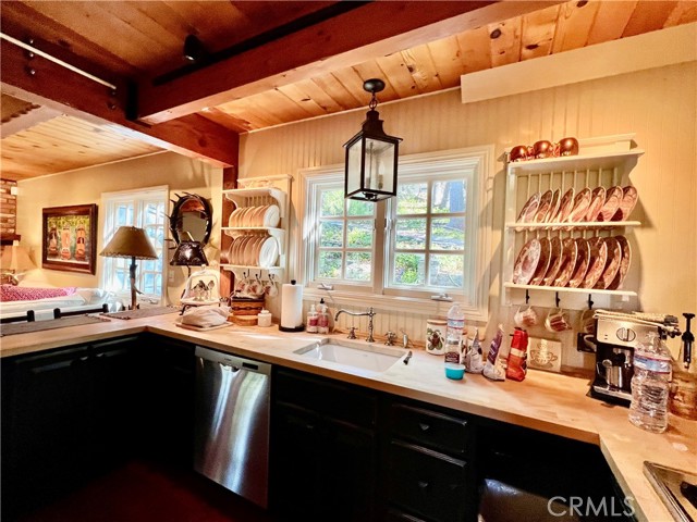 28972 North Shore Road, Lake Arrowhead CA: https://media.crmls.org/medias/77466dd7-1944-42fd-82fd-c25f56f96eaf.jpg