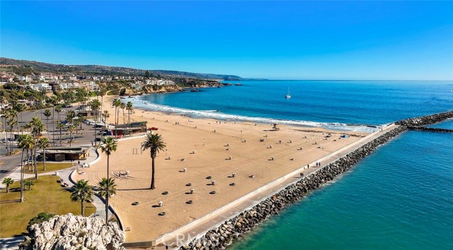 411 Goldenrod, Corona del Mar CA: https://media.crmls.org/medias/77475dc9-f248-468d-8eb4-031f0cabeead.jpg