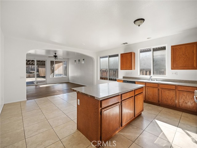 Detail Gallery Image 10 of 35 For 12357 Luna, Victorville,  CA 92392 - 4 Beds | 2 Baths