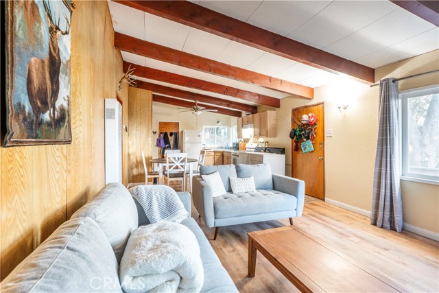 797 Chateau Drive, Crestline CA: https://media.crmls.org/medias/774894d4-0841-465a-8638-dbb3f347b297.jpg