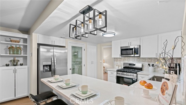 14981 Daisy Circle, Fontana CA: https://media.crmls.org/medias/7748c7a0-9b43-4175-ac32-edf95aeb7f12.jpg
