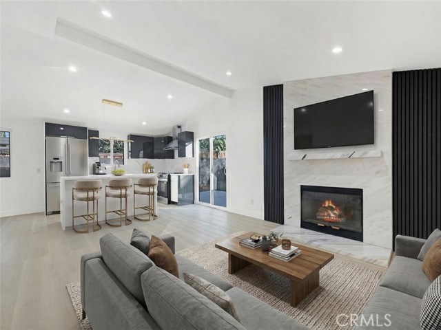 Detail Gallery Image 2 of 32 For 20528 & 20526 Hamlin St, Winnetka,  CA 91306 - – Beds | – Baths