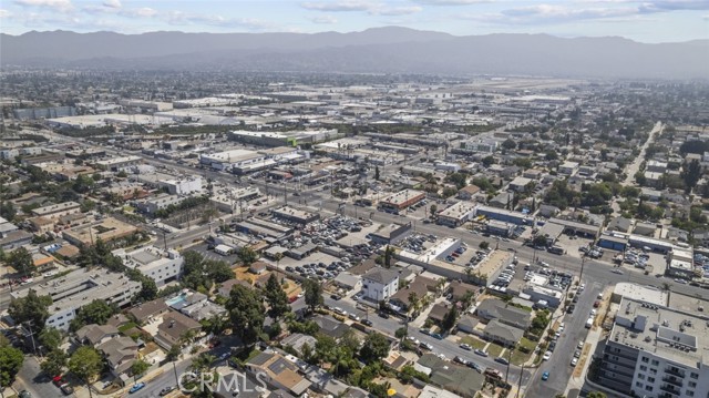 11744 Welby Way, North Hollywood CA: https://media.crmls.org/medias/774bd42e-d16e-422c-8e40-589daeea440b.jpg