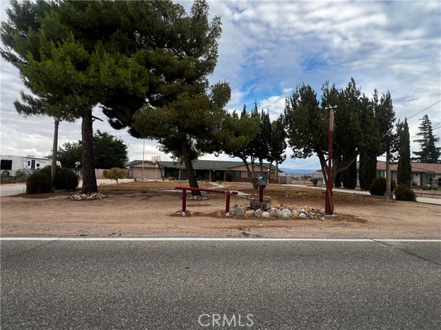 Detail Gallery Image 2 of 36 For 7795 E Ave, Hesperia,  CA 92345 - 4 Beds | 2/1 Baths