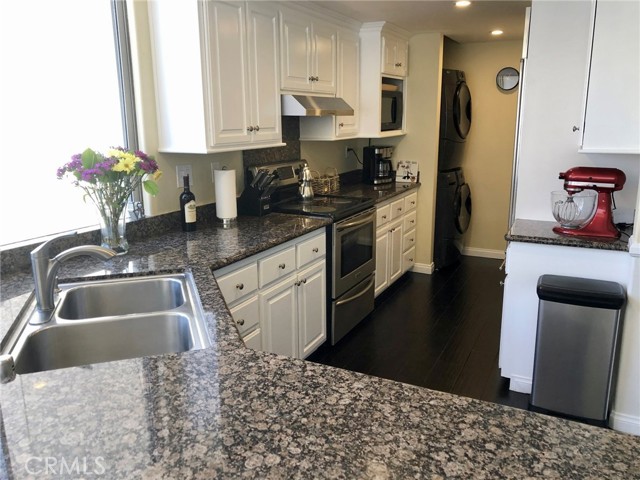 555 Esplanade, Redondo Beach CA: https://media.crmls.org/medias/774cf1ba-b05a-4647-9c79-3a7b2b6e86c6.jpg