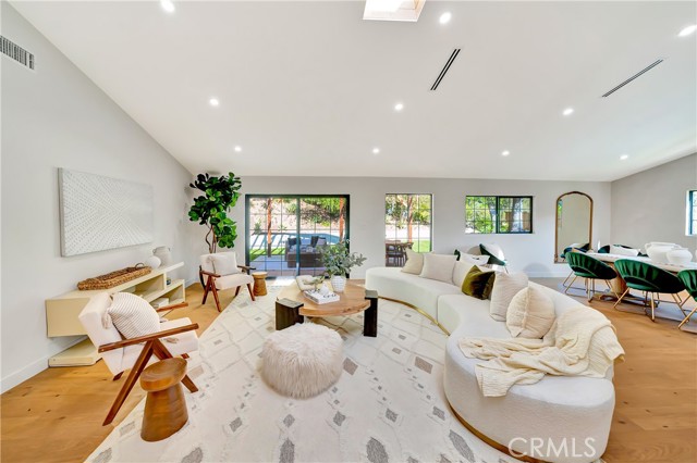 5534 Pattilar Avenue, Woodland Hills CA: https://media.crmls.org/medias/774d2c8d-c0df-4334-9797-a2ba518f52a5.jpg