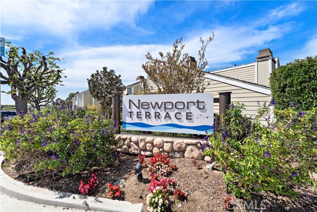 4 Riptide Court, Newport Beach CA: https://media.crmls.org/medias/774e2608-fe88-4656-bbf5-07ef3afc4699.jpg
