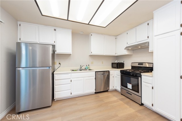 656 Springbrook N, Irvine CA: https://media.crmls.org/medias/774e8acc-eb36-484d-8462-9c9912d8746c.jpg