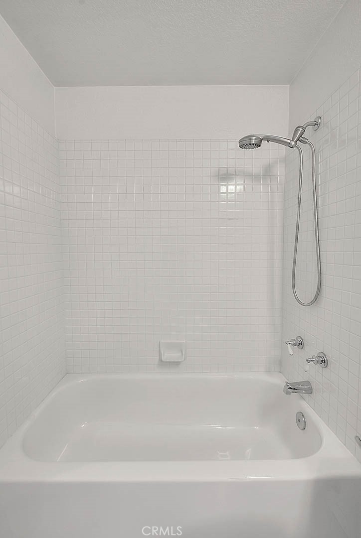 https://media.crmls.org/medias/774ef177-f2f7-492d-9441-bf50bd531d55.jpg?preset=X-Large