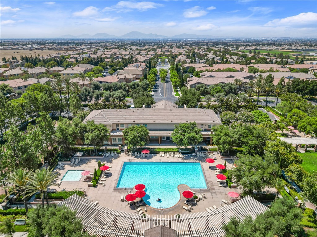 https://media.crmls.org/medias/774f18db-af98-4759-9af3-920c3bdd37e9.jpg?preset=X-Large