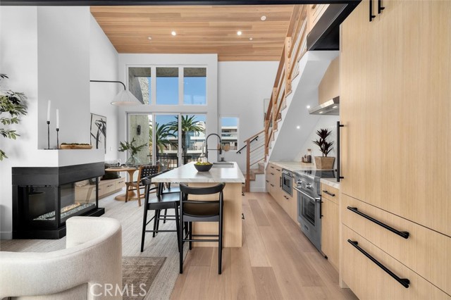 555 Esplanade, Redondo Beach CA: https://media.crmls.org/medias/774fcfd7-6c35-42b8-a1d3-bbb338452585.jpg